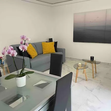 Superbe Carre Delfino Port De アパート