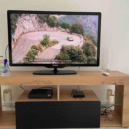 Superbe Carre Delfino Port De * ニース