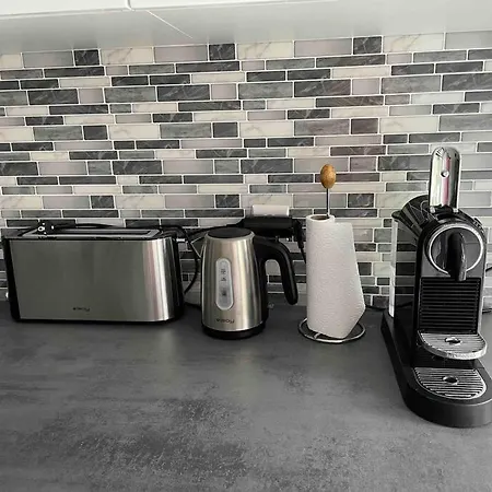 Superbe Carre Delfino Port De