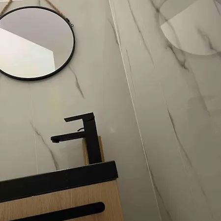 Superbe Carre Delfino Port De アパート