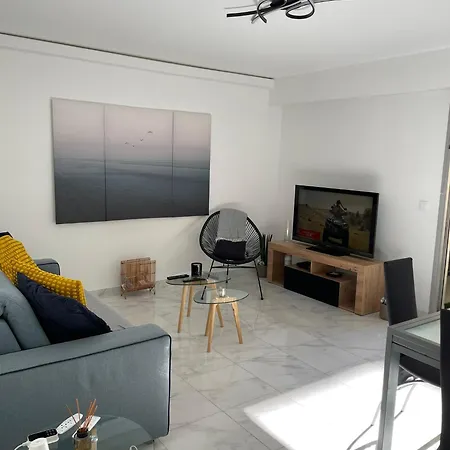 Superbe Carre Delfino Port De アパート *