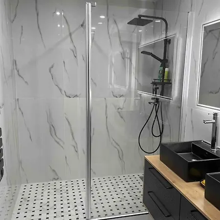 Appartement Superbe Carre Delfino Port De Nice