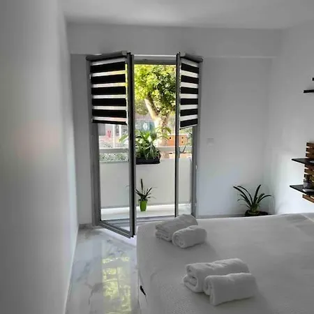 Superbe Carre Delfino Port De Appartement