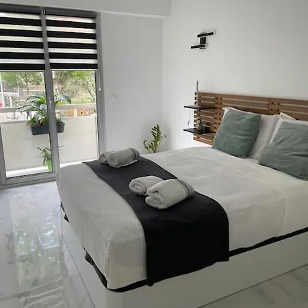 Superbe Carre Delfino Port De Appartement *