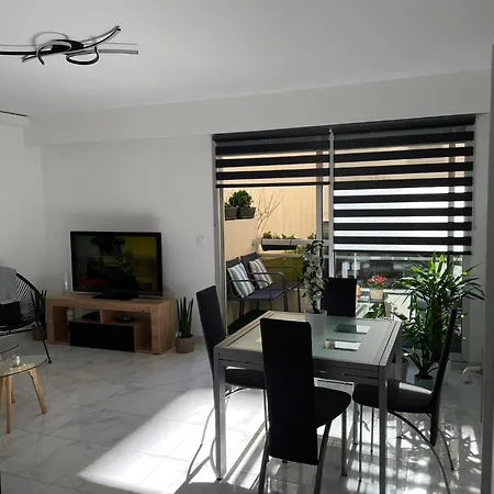 Superbe Carre Delfino Port De Appartement